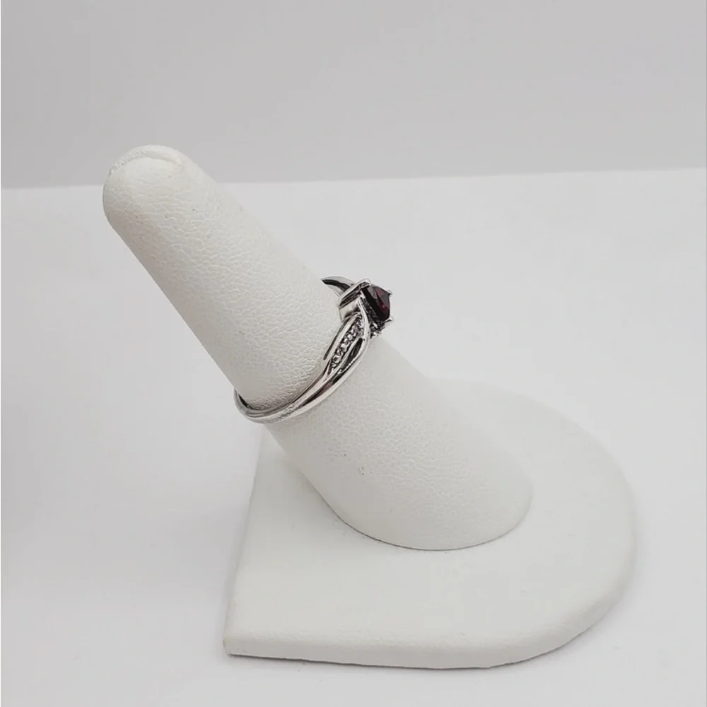 Genuine Trillion Garnet 925 Sterling Silver Twist Design Ring